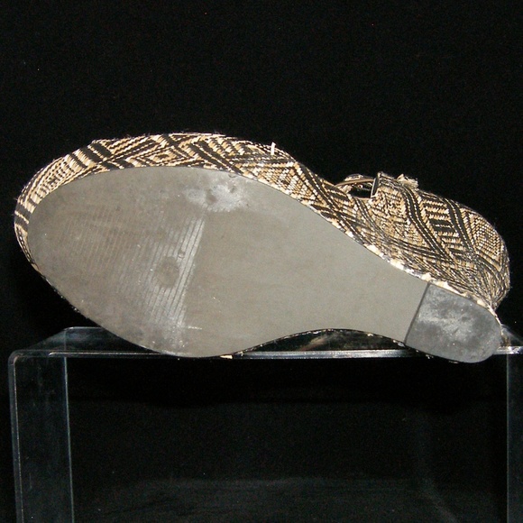 Madden Girl 'Attitude' tribal platform wedges 9 - Picture 7 of 8